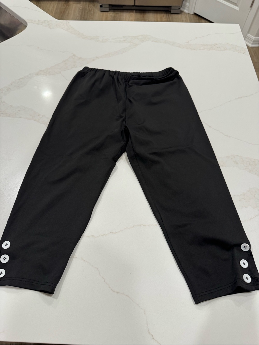 Girls Black Button-Trim Capri Leggings